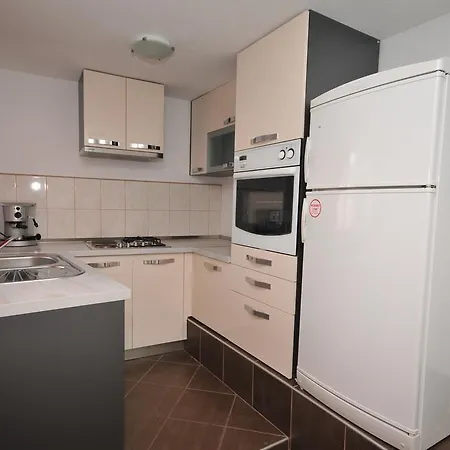 Miranda Apartment
