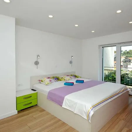 Miranda Apartment