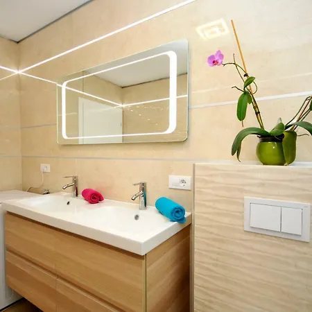 Miranda Apartment