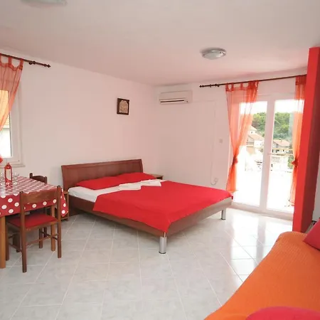 Miranda Apartment